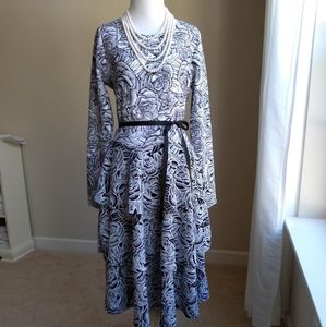 Lularoe's Georgia 👗- black and white roses, Large